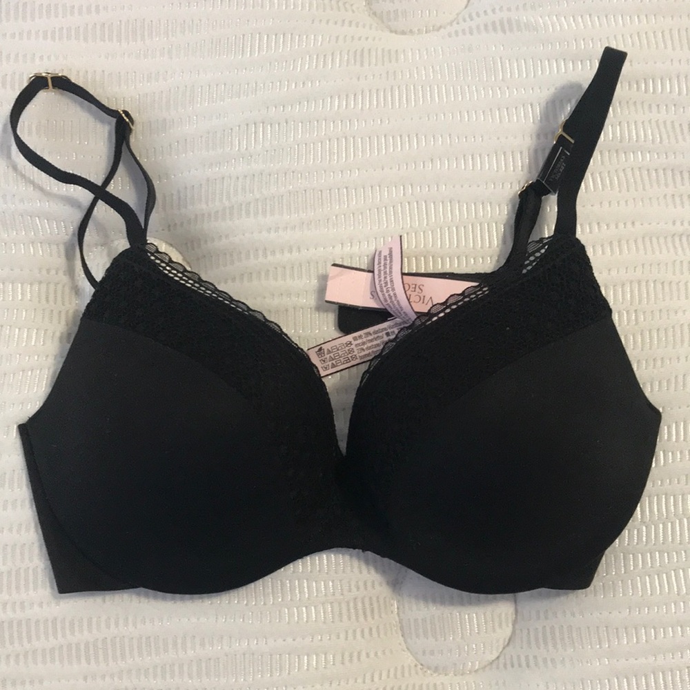 Victoria’s Secret black bra 32B